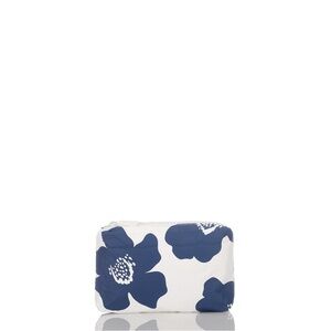 ALOHA Collection Mini Pouch Brand new with tags in Pua Navy Sold out print